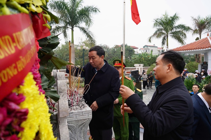 Xã Thường Tín đón nhận, truy điệu và an táng hài cốt liệt sĩ Nguyễn Văn Nhàn - Ảnh 6.