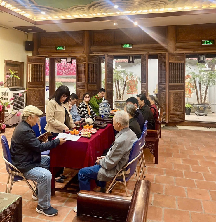 Đoàn giám sát của Mặt trận Tổ quốc Phường Hoàn Kiếm tăng cường giám sát công tác bầu cử tại các tổ bầu cử- Ảnh 1.