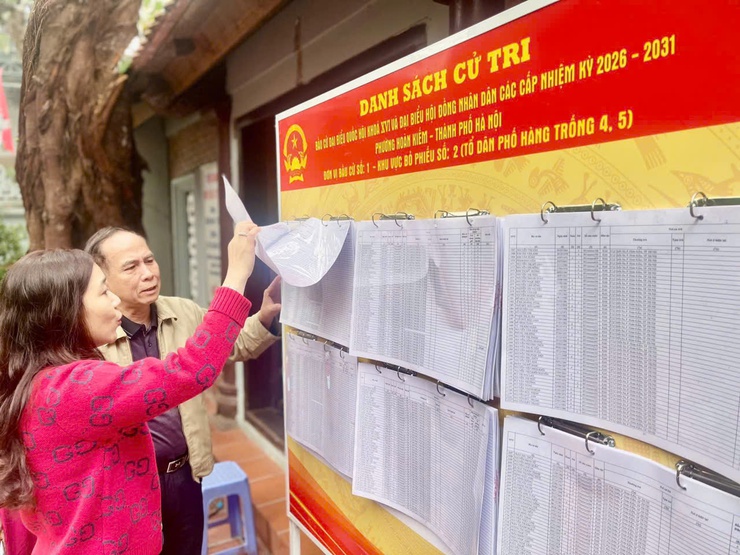 Đoàn giám sát của Mặt trận Tổ quốc Phường Hoàn Kiếm tăng cường giám sát công tác bầu cử tại các tổ bầu cử- Ảnh 6.