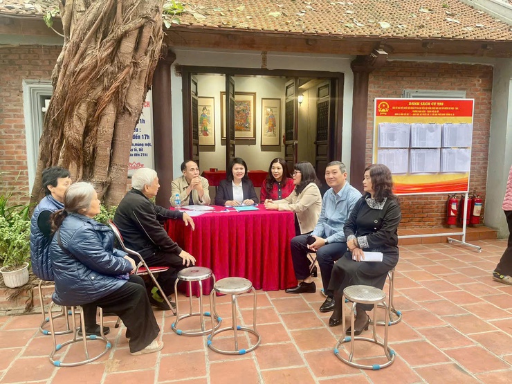 Đoàn giám sát của Mặt trận Tổ quốc Phường Hoàn Kiếm tăng cường giám sát công tác bầu cử tại các tổ bầu cử- Ảnh 10.