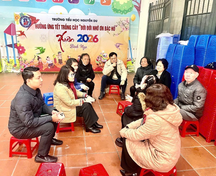 Đoàn giám sát của Mặt trận Tổ quốc Phường Hoàn Kiếm tăng cường giám sát công tác bầu cử tại các tổ bầu cử- Ảnh 4.