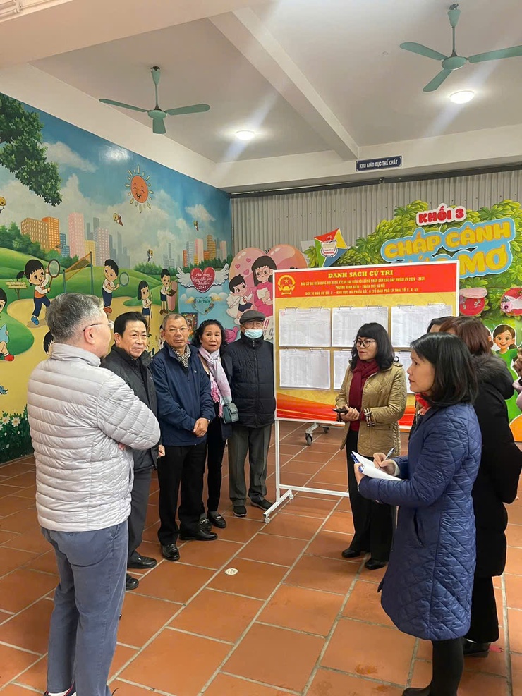 Đoàn giám sát của Mặt trận Tổ quốc Phường Hoàn Kiếm tăng cường giám sát công tác bầu cử tại các tổ bầu cử- Ảnh 12.