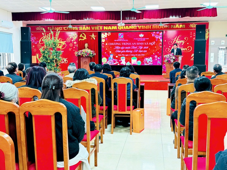 XÃ NAM PHÙ VÀ NGÂN HÀNG AGRIBANK CHUNG TAY MANG TẾT ĐẾN VỚI NGƯỜI KHÓ KHĂN- Ảnh 1.