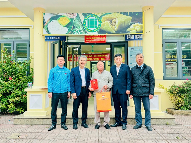 XÃ NAM PHÙ VÀ NGÂN HÀNG AGRIBANK CHUNG TAY MANG TẾT ĐẾN VỚI NGƯỜI KHÓ KHĂN- Ảnh 7.