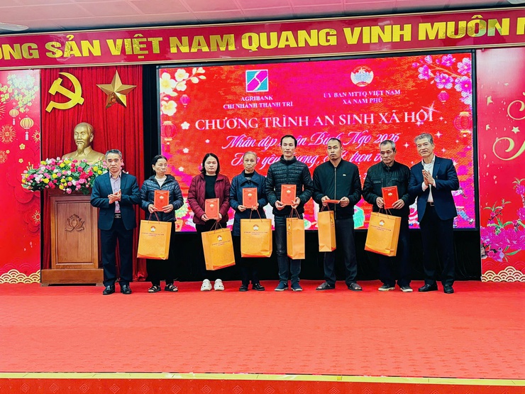 XÃ NAM PHÙ VÀ NGÂN HÀNG AGRIBANK CHUNG TAY MANG TẾT ĐẾN VỚI NGƯỜI KHÓ KHĂN- Ảnh 3.