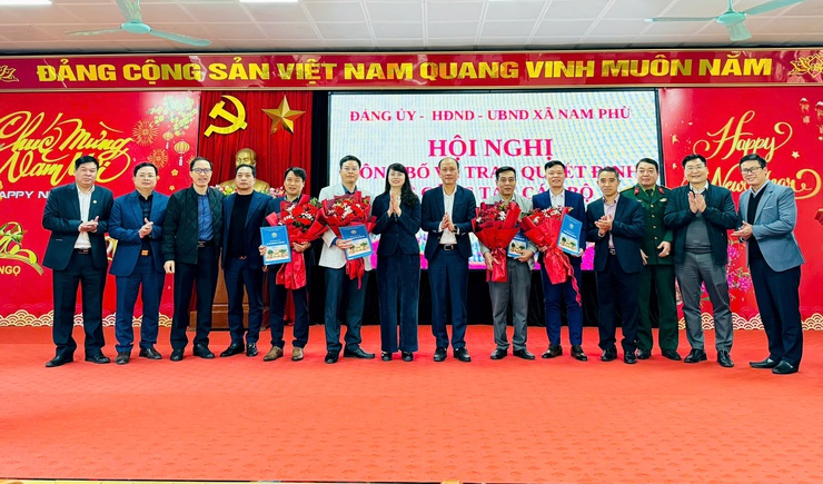 XÃ NAM PHÙ: KIỆN TOÀN ĐỘI NGŨ CÁN BỘ CHỦ CHỐT, ĐÁP ỨNG YÊU CẦU NHIỆM VỤ TRONG GIAI ĐOẠN MỚI- Ảnh 1.