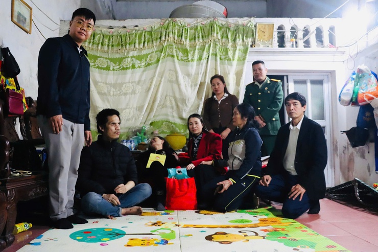 
Ủy ban Mặt trận Tổ quốc Việt Nam xã phú Xuyên đã tổ chức chương trình trao tặng quà cho các hộ gia đình có hoàn cảnh khó khăn, người hoạn nạn, bệnh tật trên địa bàn xã nhân dịp tết Nguyên đán Bính Ngọ 2026
- Ảnh 2.