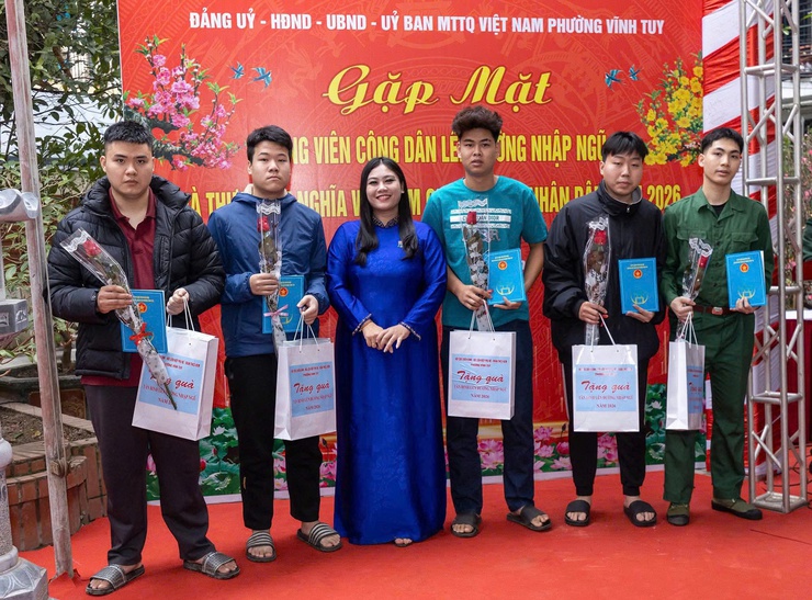 Phường Vĩnh Tuy gặp mặt động viên công dân lên đường nhập ngũ và thực hiện nghĩa vụ tham gia Công an nhân dân năm 2026- Ảnh 8.