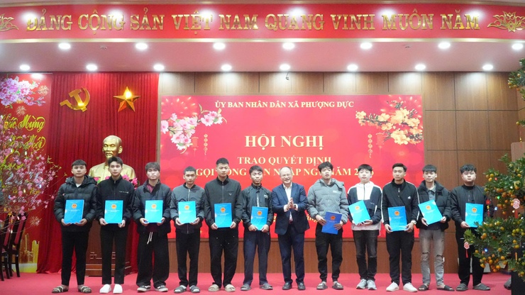 PHƯỢNG DỰC: 40 THANH NIÊN NHẬN QUYẾT ĐỊNH GỌI NHẬP NGŨ NĂM 2026- Ảnh 3.