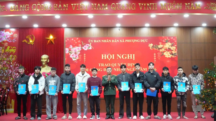 PHƯỢNG DỰC: 40 THANH NIÊN NHẬN QUYẾT ĐỊNH GỌI NHẬP NGŨ NĂM 2026- Ảnh 2.