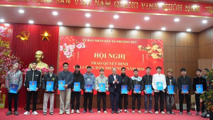 PHƯỢNG DỰC: 40 THANH NIÊN NHẬN QUYẾT ĐỊNH GỌI NHẬP NGŨ NĂM 2026- Ảnh 1.