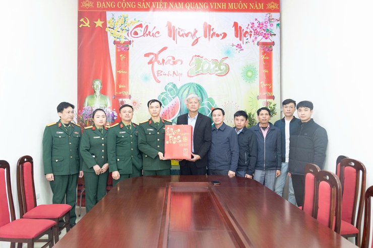 LÃNH ĐẠO XÃ ỨNG THIÊN THĂM, CHÚC TẾT LỰC LƯỢNG VŨ TRANG TRƯỚC THỀM XUÂN MỚI- Ảnh 2.