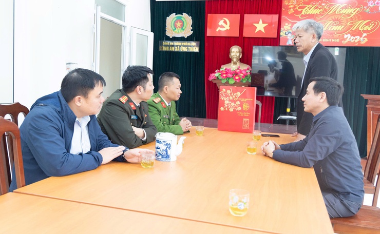 LÃNH ĐẠO XÃ ỨNG THIÊN THĂM, CHÚC TẾT LỰC LƯỢNG VŨ TRANG TRƯỚC THỀM XUÂN MỚI- Ảnh 3.