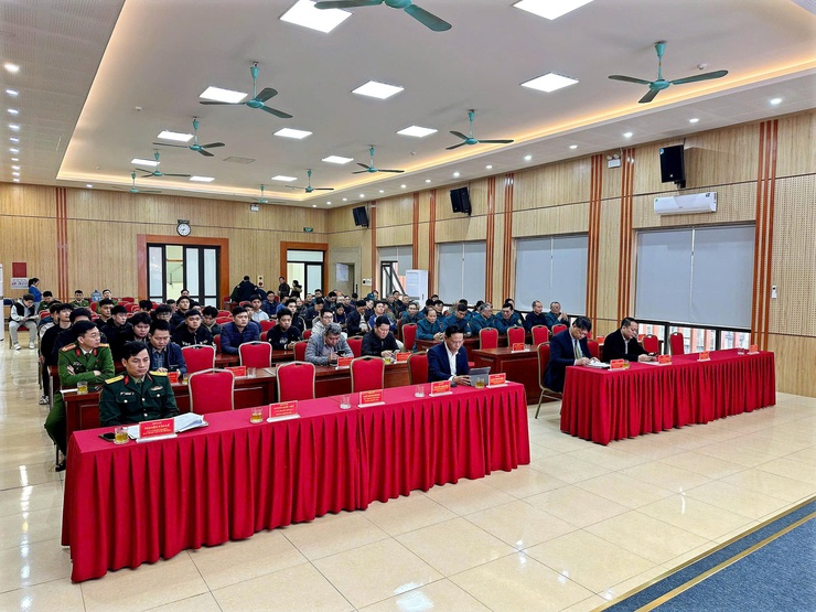 Hội nghị trao quyết định cho các đồng chí nhập ngũ và thực hiện nghĩa vụ tham gia Công an nhân dân năm 2026- Ảnh 1.