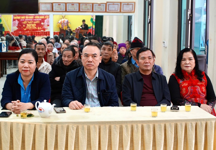 Chương trình “Tết đoàn viên – Trao gửi tình thương” xuân Bính Ngọ năm 2026 tại thôn Vĩnh Lộc 1 – Xã Tây Phương.- Ảnh 1.