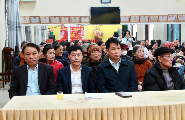 Chương trình “Tết đoàn viên – Trao gửi tình thương” xuân Bính Ngọ năm 2026 tại thôn Vĩnh Lộc 1 – Xã Tây Phương.- Ảnh 2.