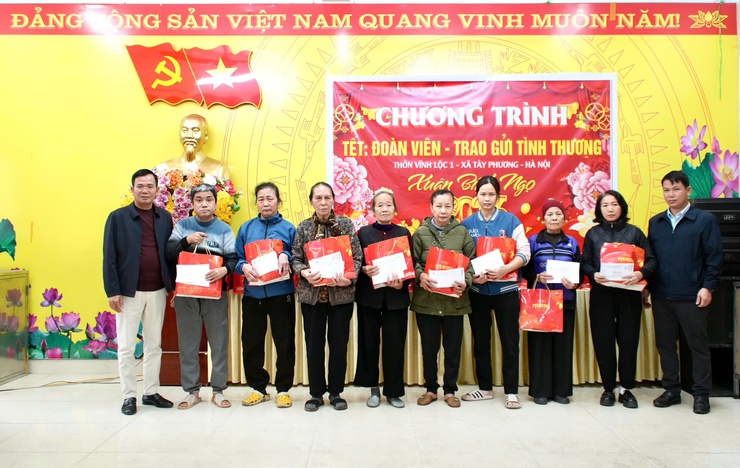 Chương trình “Tết đoàn viên – Trao gửi tình thương” xuân Bính Ngọ năm 2026 tại thôn Vĩnh Lộc 1 – Xã Tây Phương.- Ảnh 7.