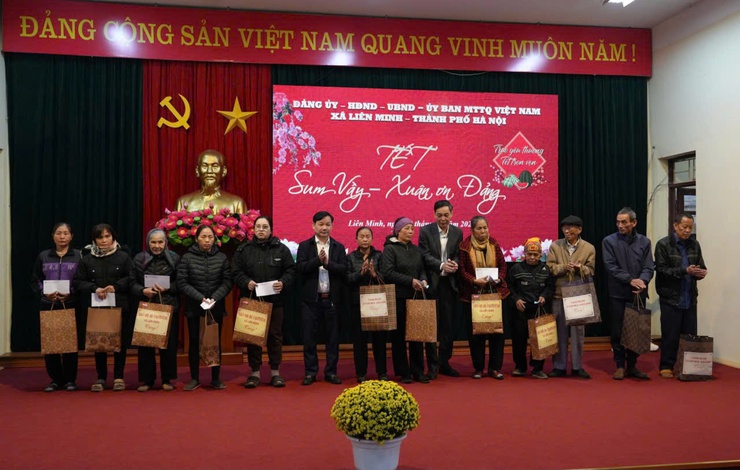 Đảng ủy - HĐND - UBND, Ủy ban MTTQ xã Liên Minh tổ chức: “ Tết Sum vầy – Xuân ơn Đảng”- Ảnh 2.
