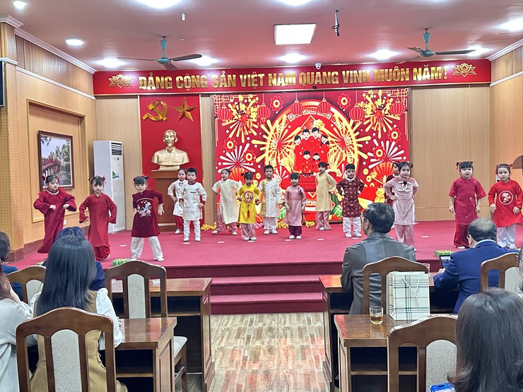 HÀNH TRÌNH XUÂN YÊU THƯƠNG - TẾT AN LÀNH NGÀNH GIÁO DỤC XÃ ĐẠI THANH- Ảnh 5.