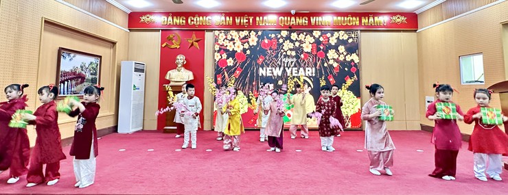 HÀNH TRÌNH XUÂN YÊU THƯƠNG - TẾT AN LÀNH NGÀNH GIÁO DỤC XÃ ĐẠI THANH- Ảnh 1.