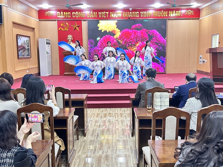 HÀNH TRÌNH XUÂN YÊU THƯƠNG - TẾT AN LÀNH NGÀNH GIÁO DỤC XÃ ĐẠI THANH- Ảnh 4.