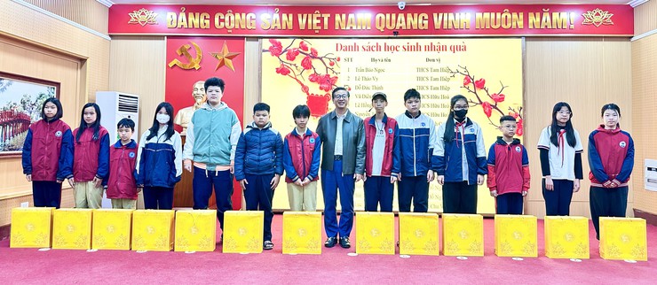 HÀNH TRÌNH XUÂN YÊU THƯƠNG - TẾT AN LÀNH NGÀNH GIÁO DỤC XÃ ĐẠI THANH- Ảnh 9.