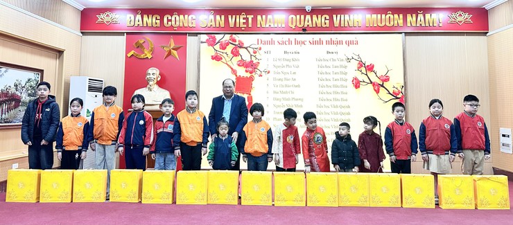 HÀNH TRÌNH XUÂN YÊU THƯƠNG - TẾT AN LÀNH NGÀNH GIÁO DỤC XÃ ĐẠI THANH- Ảnh 8.