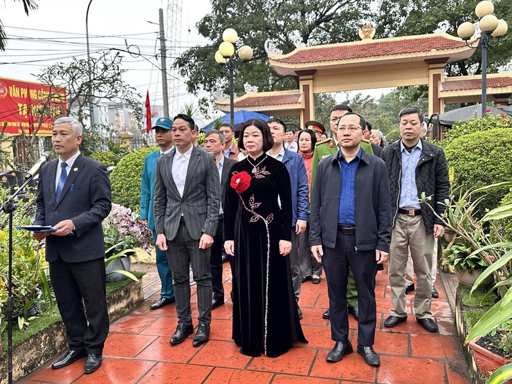 Đảng ủy – HĐND – UBND – UB.MTTQVN xã Đại Thanh dâng hương dâng hoa viếng 4 nghĩa trang liệt sỹ và 01 đài tưởng niệm các anh hùng liệt sỹ trên địa bàn xã- Ảnh 4.