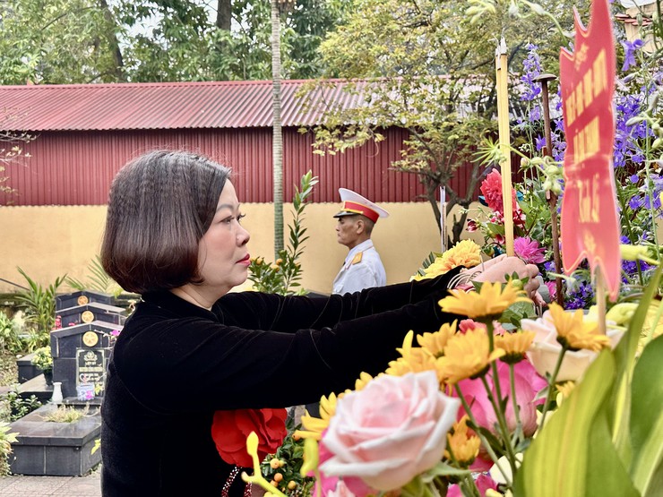 Đảng ủy – HĐND – UBND – UB.MTTQVN xã Đại Thanh dâng hương dâng hoa viếng 4 nghĩa trang liệt sỹ và 01 đài tưởng niệm các anh hùng liệt sỹ trên địa bàn xã- Ảnh 5.