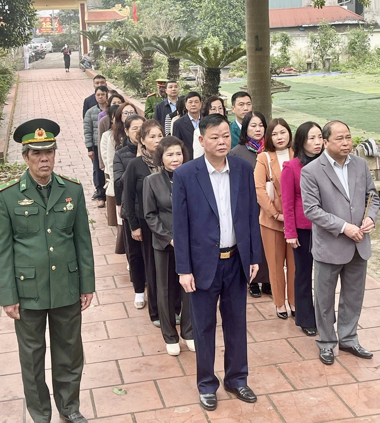 Đảng ủy – HĐND – UBND – UB.MTTQVN xã Đại Thanh dâng hương dâng hoa viếng 4 nghĩa trang liệt sỹ và 01 đài tưởng niệm các anh hùng liệt sỹ trên địa bàn xã- Ảnh 10.