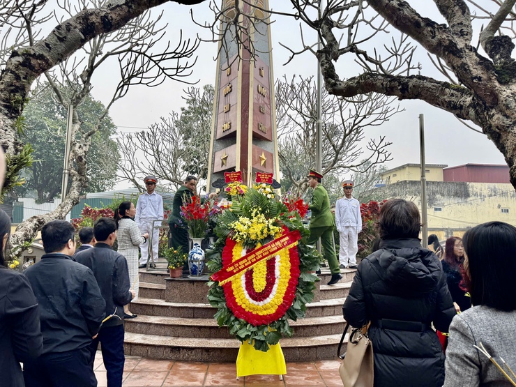Đảng ủy – HĐND – UBND – UB.MTTQVN xã Đại Thanh dâng hương dâng hoa viếng 4 nghĩa trang liệt sỹ và 01 đài tưởng niệm các anh hùng liệt sỹ trên địa bàn xã- Ảnh 3.