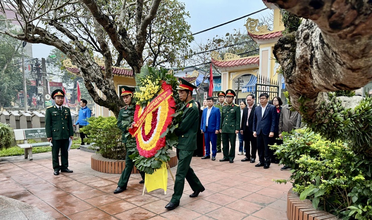 Đảng ủy – HĐND – UBND – UB.MTTQVN xã Đại Thanh dâng hương dâng hoa viếng 4 nghĩa trang liệt sỹ và 01 đài tưởng niệm các anh hùng liệt sỹ trên địa bàn xã- Ảnh 1.