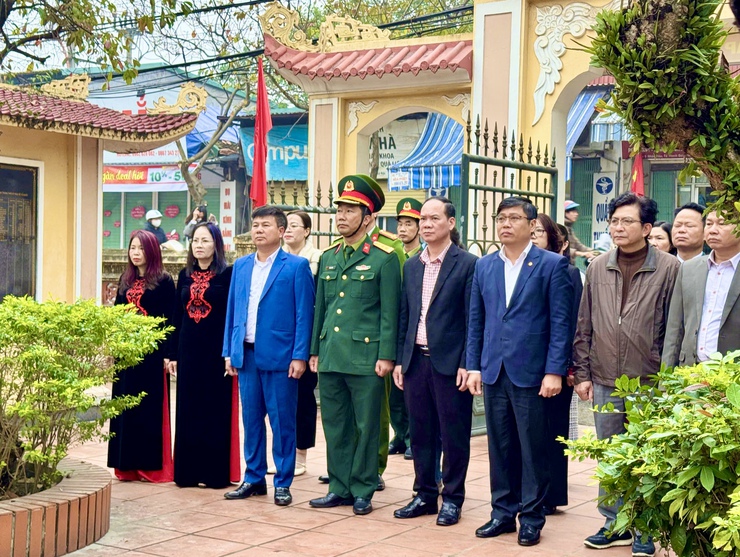 Đảng ủy – HĐND – UBND – UB.MTTQVN xã Đại Thanh dâng hương dâng hoa viếng 4 nghĩa trang liệt sỹ và 01 đài tưởng niệm các anh hùng liệt sỹ trên địa bàn xã- Ảnh 2.