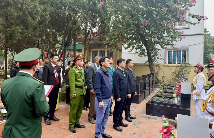 Đảng ủy – HĐND – UBND – UB.MTTQVN xã Đại Thanh dâng hương dâng hoa viếng 4 nghĩa trang liệt sỹ và 01 đài tưởng niệm các anh hùng liệt sỹ trên địa bàn xã- Ảnh 13.