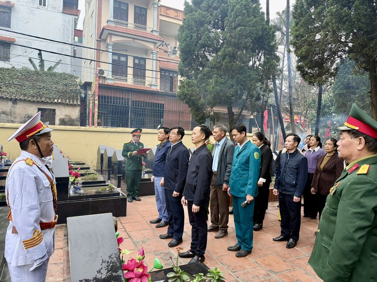 Đảng ủy – HĐND – UBND – UB.MTTQVN xã Đại Thanh dâng hương dâng hoa viếng 4 nghĩa trang liệt sỹ và 01 đài tưởng niệm các anh hùng liệt sỹ trên địa bàn xã- Ảnh 11.