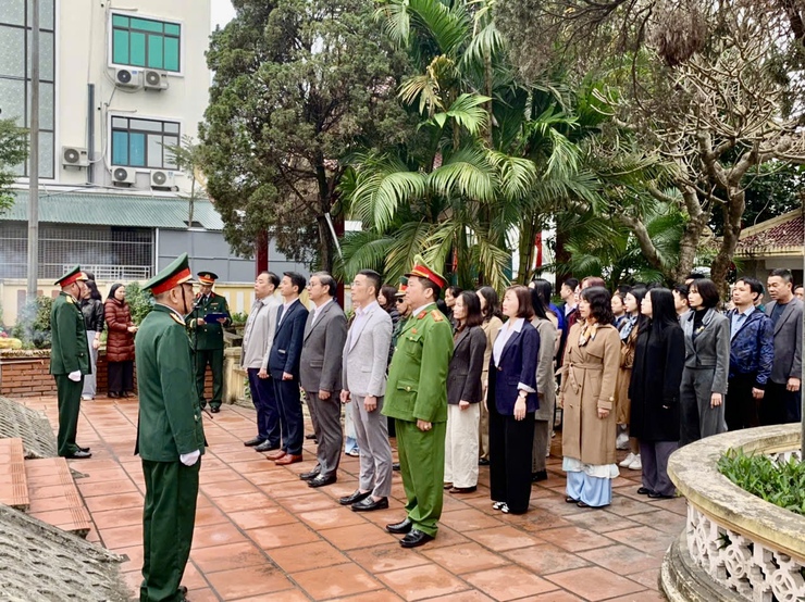 Đảng ủy – HĐND – UBND – UB.MTTQVN xã Đại Thanh dâng hương dâng hoa viếng 4 nghĩa trang liệt sỹ và 01 đài tưởng niệm các anh hùng liệt sỹ trên địa bàn xã- Ảnh 7.