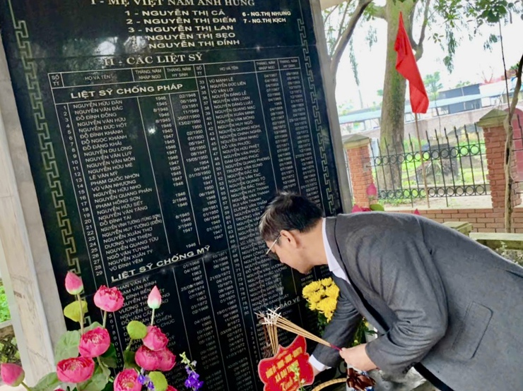 Đảng ủy – HĐND – UBND – UB.MTTQVN xã Đại Thanh dâng hương dâng hoa viếng 4 nghĩa trang liệt sỹ và 01 đài tưởng niệm các anh hùng liệt sỹ trên địa bàn xã- Ảnh 8.