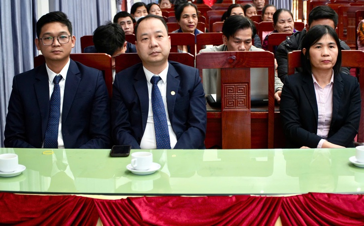 Ngân hàng chính sách xã hội, Vietcombank, Sacombank Thạch Thất trao tặng quà “Tết nhân ái” Xuân Bính Ngọ năm 2026 tới các hộ nghèo, hộ có hoàn cảnh khó khăn trên địa bàn- Ảnh 2.