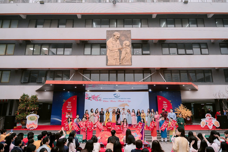 Trường THCS Trần Duy Hưng với chương trình "Lan tỏa sắc xuân - giữ gìn hồn Tết Việt"- Ảnh 1.