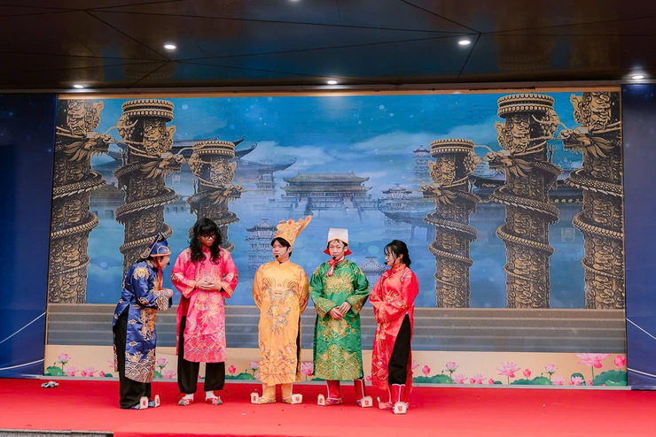 Trường THCS Trần Duy Hưng với chương trình "Lan tỏa sắc xuân - giữ gìn hồn Tết Việt"- Ảnh 3.