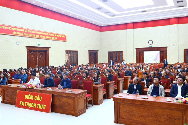 Thạch Thất: Cán bộ, Đảng viên tham dự hội nghị toàn quốc nghiên cứu, học tập, quán triệt và triển khai thực hiện Nghị quyết đại hội XIV của Đảng- Ảnh 1.