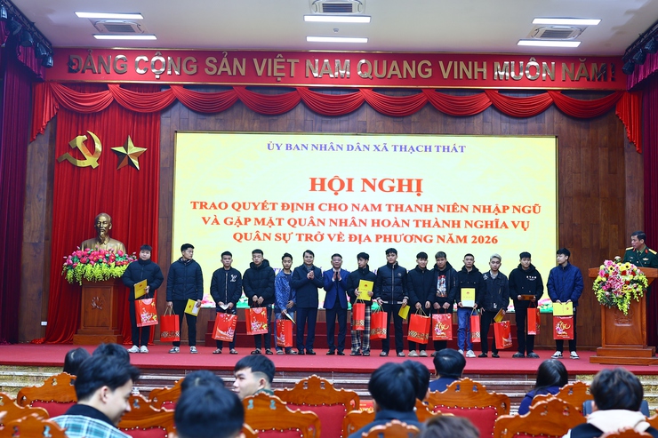 Thạch Thất tổ chức hội nghị trao quyết định nhập ngũ và gặp mặt quân nhân hoàn thành nghĩa vụ quân sự trở về địa phương năm 2026- Ảnh 6.
