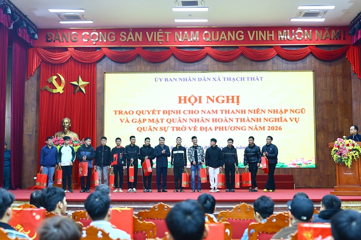 Thạch Thất tổ chức hội nghị trao quyết định nhập ngũ và gặp mặt quân nhân hoàn thành nghĩa vụ quân sự trở về địa phương năm 2026- Ảnh 2.