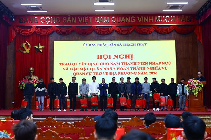 Thạch Thất tổ chức hội nghị trao quyết định nhập ngũ và gặp mặt quân nhân hoàn thành nghĩa vụ quân sự trở về địa phương năm 2026- Ảnh 3.