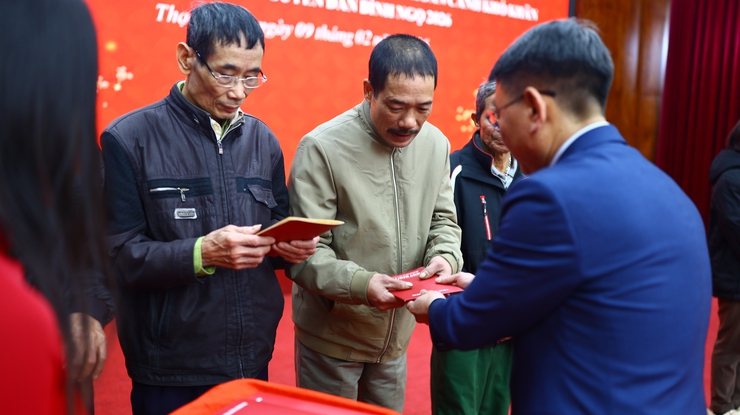 Agribank Thạch Thất đồng hành cùng xã Thạch Thất trao 150 suất quà Tết xuân Bính Ngọ 2026- Ảnh 8.