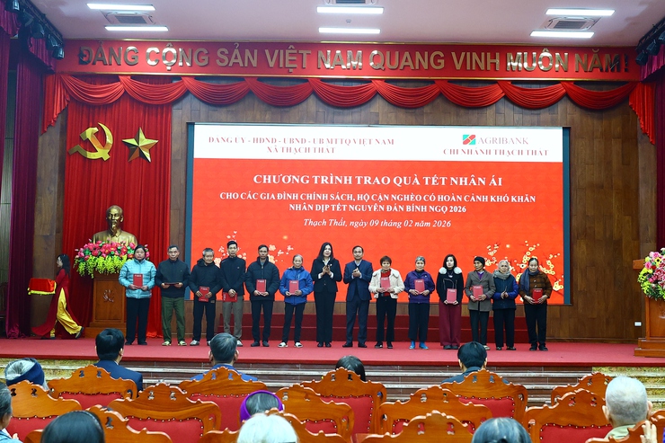 Agribank Thạch Thất đồng hành cùng xã Thạch Thất trao 150 suất quà Tết xuân Bính Ngọ 2026- Ảnh 12.