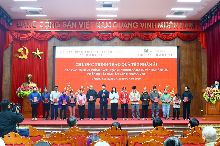 Agribank Thạch Thất đồng hành cùng xã Thạch Thất trao 150 suất quà Tết xuân Bính Ngọ 2026- Ảnh 13.