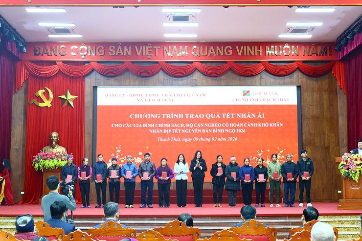 Agribank Thạch Thất đồng hành cùng xã Thạch Thất trao 150 suất quà Tết xuân Bính Ngọ 2026- Ảnh 11.
