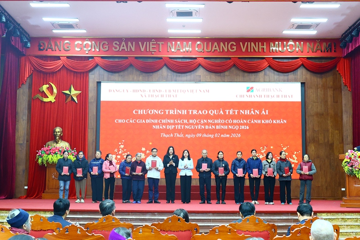 Agribank Thạch Thất đồng hành cùng xã Thạch Thất trao 150 suất quà Tết xuân Bính Ngọ 2026- Ảnh 4.