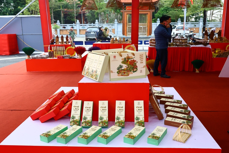 Thạch Thất khai mạc không gian quảng bá sản phẩm tiêu biểu, đặc sản, OCOP phục vụ Tết Bính Ngọ - “Xuân đoàn kết” 2026- Ảnh 6.